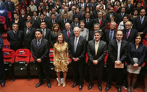 Presidente Kuczynski y Ministra Martens agradecen labor de maestros y los exhortan a mejorar la enseñanza